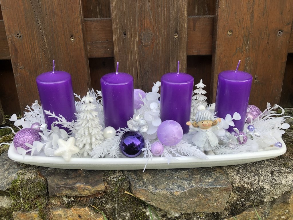 Adventní svícen podlouhlý s fialovými svíčkami